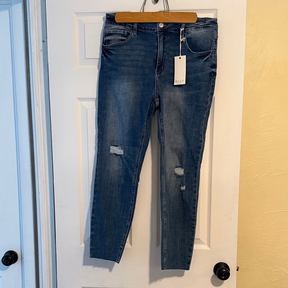 Blue Artemis Size 12 NWT Distressed Women's Jeans